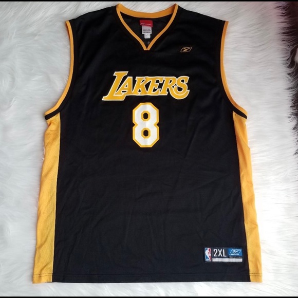 Kobe Bryant (Black Jersey) - Picture 1 of 3